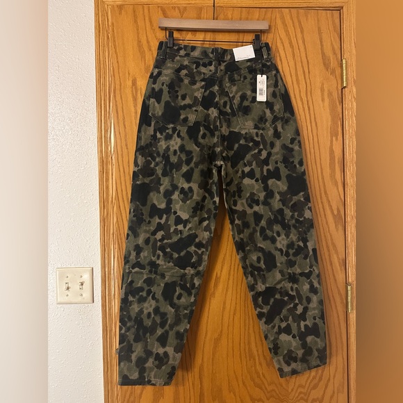 WeWoreWhat Green Camouflage Dani Boyfriend Denim - NWT - Size 28 - Picture 4 of 15